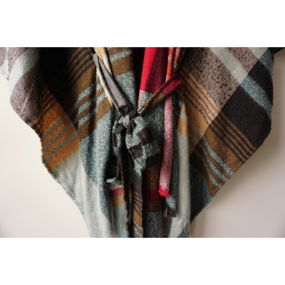 Francescas Poncho - Picture 4 of 8